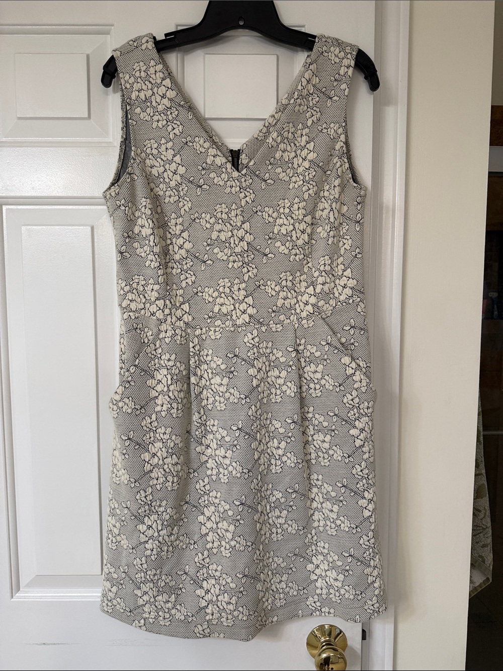 Anthropology Tabitha Gray & Cream Floral V-Neck Midi Dress with Pockets